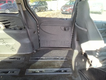 2005 dodge caravan sxt with 132608 miles for sale near Elk River, Minnesota 106640_25_drv_rear_door_panel.jpg
