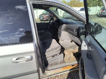 2005 dodge caravan sxt with 132608 miles for sale near Elk River, Minnesota 106640_31_passenger_seat.jpg