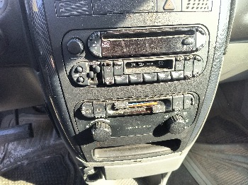 2005 dodge caravan sxt with 132608 miles for sale near Elk River, Minnesota 106640_39_radio_closeup.jpg