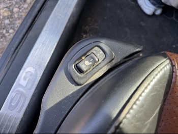 2007 pontiac g6 gt-convertible with 137159 miles for sale near Elk River, Minnesota 106649_42_heated_seat_switches.jpg