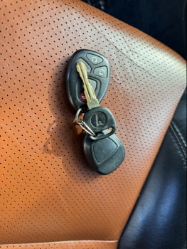 2007 pontiac g6 gt-convertible with 137159 miles for sale near Elk River, Minnesota 106649_51_keys.jpg