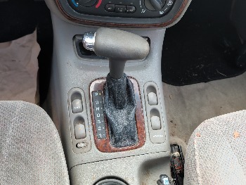 2000 saturn ls ls2 with 145375 miles for sale near Elk River, Minnesota 106652_41_shifter.jpg