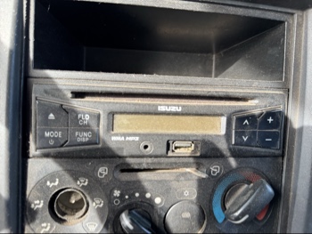 2015 isuzu nqr - with 248215 miles for sale near Elk River, Minnesota 106653_39_radio_closeup.jpg