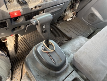 2015 isuzu nqr - with 248215 miles for sale near Elk River, Minnesota 106653_41_shifter.jpg