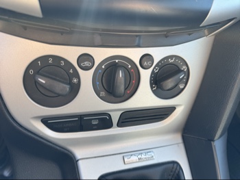 2013 ford focus se-sedan with 242471 miles for sale near Elk River, Minnesota 106659_40_climate_control.jpg