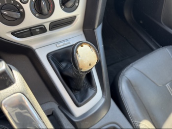 2013 ford focus se-sedan with 242471 miles for sale near Elk River, Minnesota 106659_41_shifter.jpg