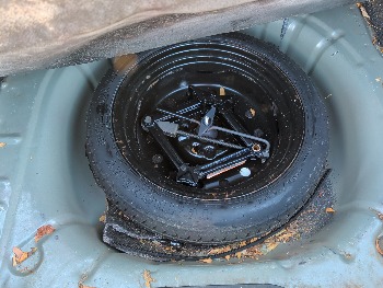 2006 ford taurus sel with 151678 miles for sale near Elk River, Minnesota 106677_27_spare_tire.jpg