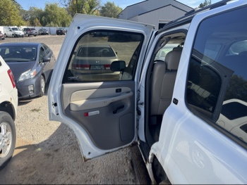 2002 gmc yukon 4wd with 268752 miles for sale near Elk River, Minnesota 106679_25_drv_rear_door_panel.jpg
