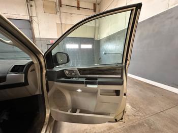 2010 chrysler town-&-country touring with 243937 miles for sale near elk-river, minnesota 1938f25b58e147c6b336e258254c36a7.jpeg