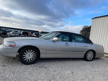 2005 lincoln town-car with 210142 miles for sale near elk-river, minnesota 19a39520f3894442ad3f7fcb8499d202.jpg