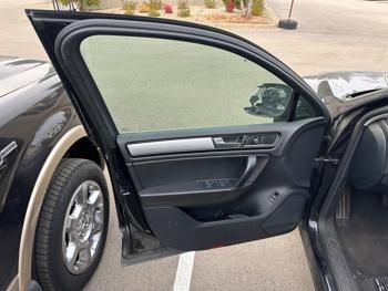 2014 volkswagen touareg vr6-lux with 142869 miles for sale near burnsville, minnesota 19d917c0dec649808e351f3a6aa38231.jpeg