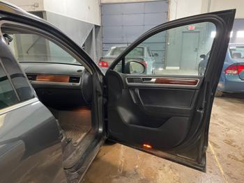 2012 volkswagen touareg lux with 249274 miles for sale near elk-river, minnesota 1d16193e8ba24696b16f214e15ee1e1d.jpg