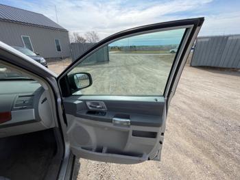 2008 chrysler town-&-country touring with 237369 miles for sale near elk-river, minnesota 214a557e0a844de59cdce908673d01dd.jpeg