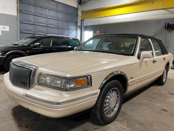 1997 Lincoln Town Car sold at auction in Elk River, Minnesota