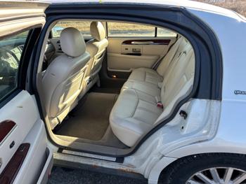 2004 lincoln town-car ultimate-l with 179159 miles for sale near elk-river, minnesota 2399e1420f924f77b10db31949d9b95b.jpeg