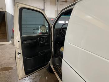 2000 chevrolet express with 344483 miles for sale near elk-river, minnesota 2512b8a3d69a4ecebb1af40df61cfe46.jpg