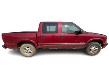 2003 chevrolet s10-pickup ls-crew-cab-4wd with 200963 miles for sale near elk-river, minnesota 25a833c4ad084b88a8fb389c48d6e2bc.jpg