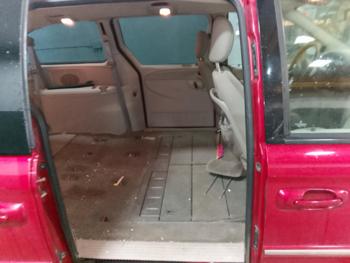 2006 chrysler town-&-country touring with 113578 miles for sale near elk-river, minnesota 2a3e4f7087764b578d65776bd94c94ee.jpg