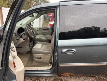 2007 chrysler town-&-country touring with 146493 miles for sale near elk-river, minnesota 2c79c0df87614371bdfb44f1996cf186.jpeg