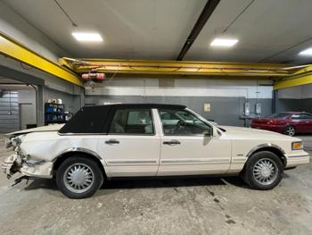 1997 lincoln town-car with 211180 miles for sale near elk-river, minnesota 2fb6d020a46a409a8406af851c3fe7ea.jpg