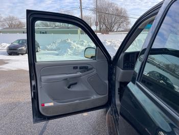 2004 gmc yukon-xl 1500-4wd with 247582 miles for sale near fridley, minnesota 35937b86b3174b5bbb1e637cf53277dc.jpeg