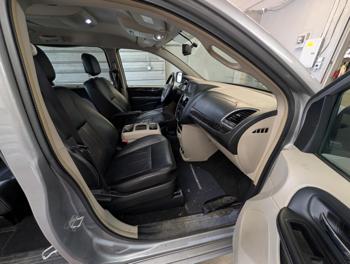 2015 chrysler town-&-country touring with 221411 miles for sale near elk-river, minnesota 3b6da76797344ffd8572271eba611dfe.jpg