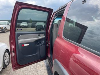 2001 chevrolet suburban 1500 with 236426 miles for sale near elk-river, minnesota 3e0a22d0049f4da58f6cd1b506cbb63a.jpg
