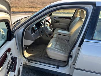 2004 lincoln town-car ultimate-l with 179159 miles for sale near elk-river, minnesota 483a5783d97a43609af511bc83ab27e6.jpeg