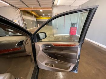 2016 chrysler town-&-country touring with 160048 miles for sale near elk-river, minnesota 4a6b1415437841c580831c1012f1bc9b.jpeg