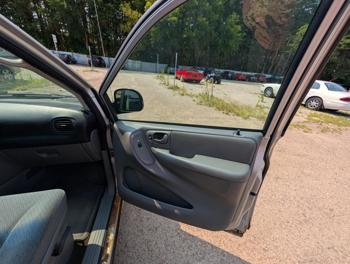 2006 chrysler town-&amp;-country lx with 222575 miles for sale near elk-river, minnesota 4bd107dd95ae459f82037c78c94aa9cf.jpg