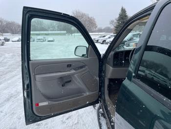 2004 chevrolet suburban 1500-4wd with 177654 miles for sale near fridley, minnesota 4ca0a9077d3f4b9f9f8a8e0e5fb98a1e.jpeg