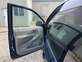 2006 dodge grand-caravan sxt with 159974 miles for sale near elk-river, minnesota 4efa3980383347f98f29e85e6e9284ee.jpeg