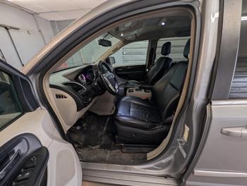 2015 chrysler town-&-country touring with 221411 miles for sale near elk-river, minnesota 4f71fd759aa548b289e07ae3350a1ef5.jpg