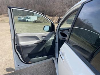 2018 toyota sienna limited-premium-7-passenger with 131954 miles for sale near jordan, minnesota 519854aa1ab54100a70345eec34f2990.jpeg