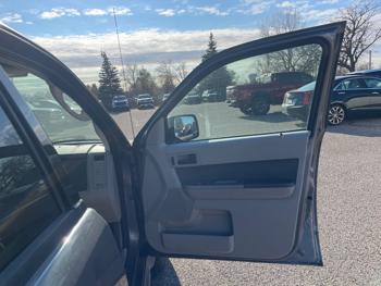 2009 ford escape xlt-4wd-v6 with 179919 miles for sale near fridley, minnesota 51c2f90ea73a4bcabea21e81e0605681.jpeg