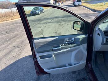 2008 chrysler town-&-country touring with 160232 miles for sale near elk-river, minnesota 53cdfa838f104745822a5e5ab8bda881.jpeg