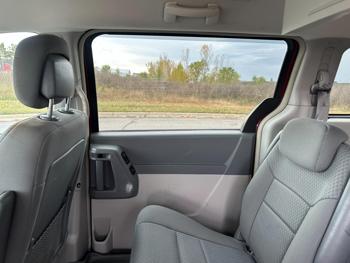 2010 chrysler town-&-country touring with 116441 miles for sale near elk-river, minnesota 5410f60f7e434d3ca95ea28412bb33ff.jpg