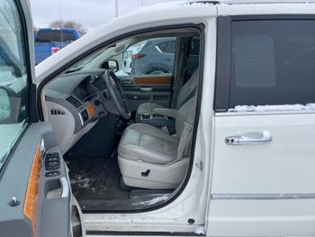 2008 chrysler town-&-country limited with 88271 miles for sale near rochester, minnesota 56e5ab1436964c3995edeca4eadf7039.jpeg