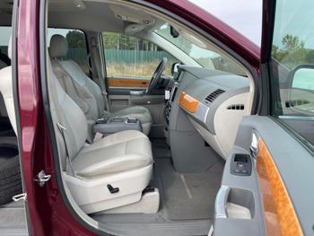2008 chrysler town-&-country limited with 80731 miles for sale near elk-river, minnesota 5cb2f11baa0648faa453cc7fbcb3cef9.jpeg