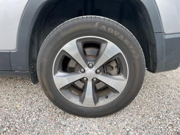 2020 jeep cherokee limited-4wd with 154732 miles for sale near elk-river, minnesota 61a106bbacd94b90b2a85fc76ef58e54.jpeg