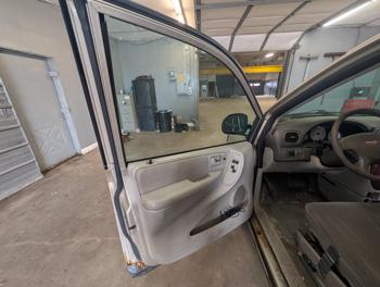 2006 chrysler town-&-country base with 224797 miles for sale near elk-river, minnesota 61f4f08427884c0bba776485d254915b.jpg