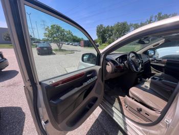 2013 chrysler town-&-country touring-l with 219628 miles for sale near savage, minnesota 65da30ab5fdf403a85f4c3c876414bec.jpeg