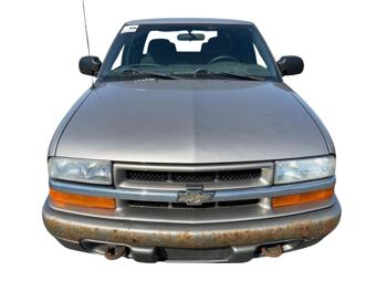 2004 chevrolet s-10 crew-cab-4wd-ls with 188749 miles for sale near elk-river, minnesota 6a47108faee4415bbb317242c86958c6.jpg