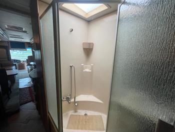 2006 freightliner x-line-motorhome - with 27483 miles for sale near elk-river, minnesota 6a9f6ba09d774e59b6cdb1daa6b44f69.jpg