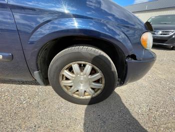 2005 chrysler town-&-country touring with 276798 miles for sale near elk-river, minnesota 72a949e143974dd38ce38811019f0493.jpeg