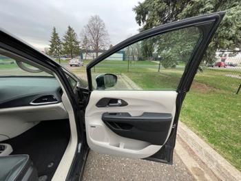 2018 chrysler pacifica limited with 145653 miles for sale near blaine, minnesota 7477557c803a496096238cd1396cab31.jpeg