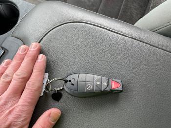 2015 ram 1500 slt-crew-cab-swb-4wd with 128735 miles 7840b590d0984100ae3574cd55c7ce5f.jpeg