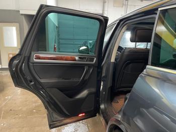 2012 volkswagen touareg lux with 249274 miles for sale near elk-river, minnesota 7a1e0b29538a46a298de0fb023f8f382.jpg