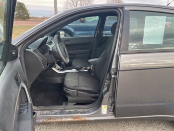 2011 ford focus se-sedan with 129978 miles for sale near rochester, minnesota 7d0dd635ae06407581b7dbda5f554c3c.jpeg