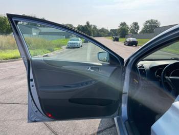 2011 hyundai sonata-hybrid sedan with 119130 miles for sale near elk-river, minnesota 887c50e82328460fbe1ad617a352f2fe.jpeg